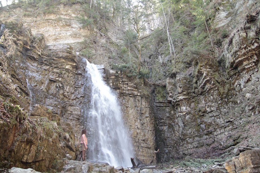 Манявський водоспад у Карпатах